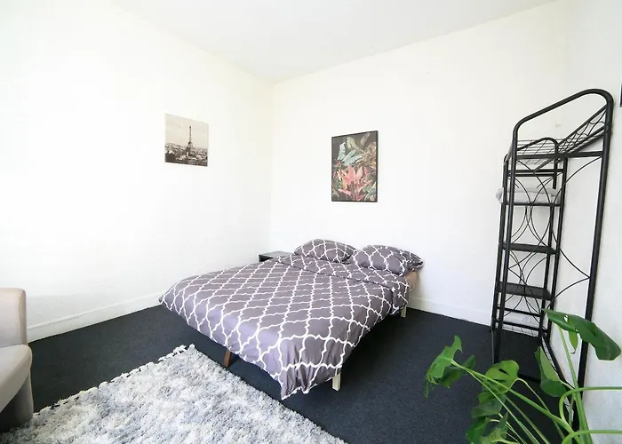 Chambre 1, Calme, 1 Station De Paris, Bureau